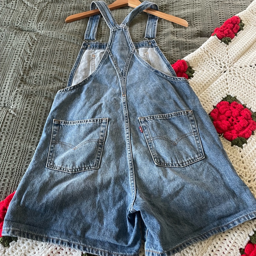 Levi’s Premium Vintage Shortalls - Denim Overall Shorts in Medium Wash - Picture 5 of 11